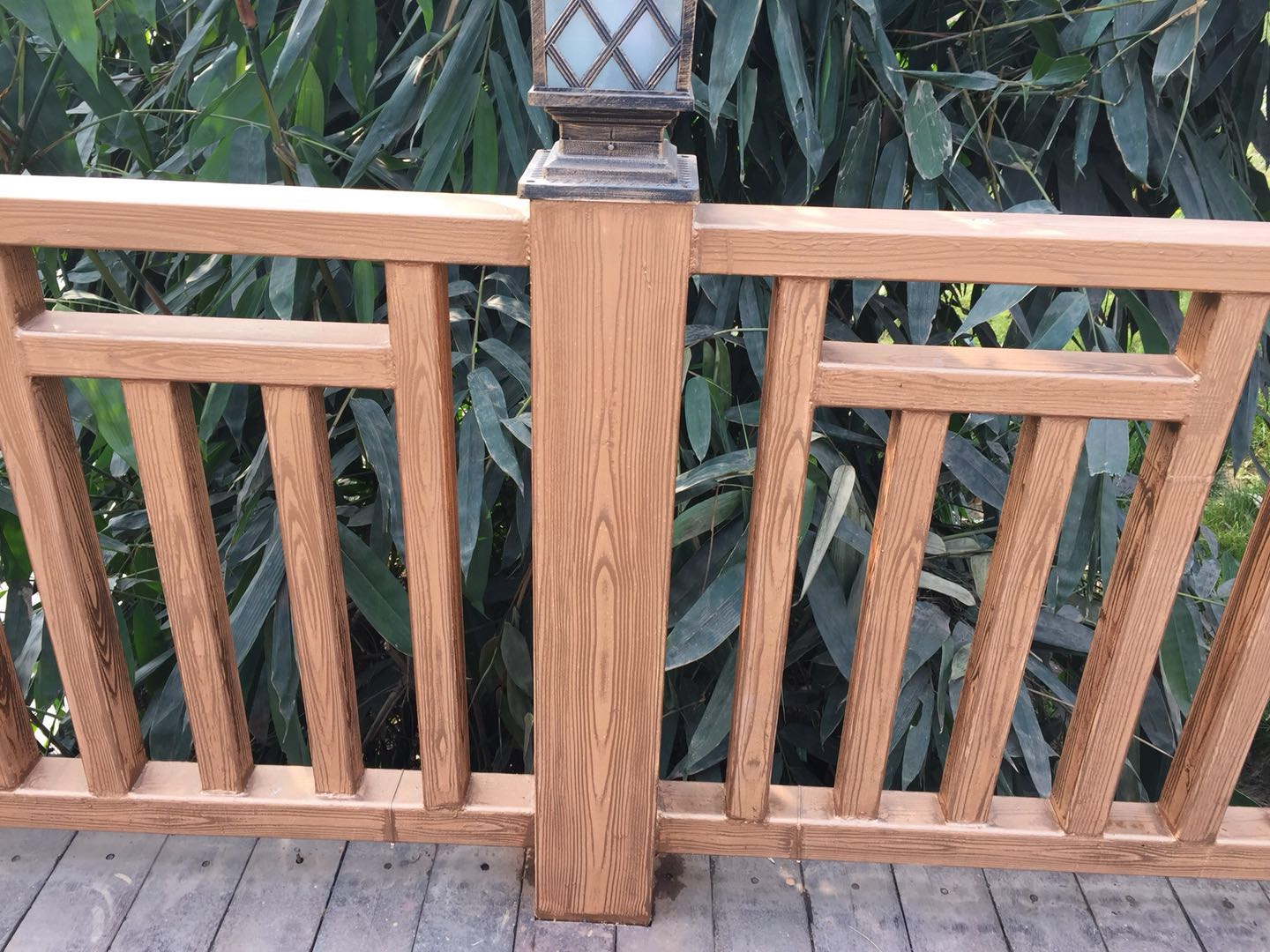 林芝镀锌管栏杆木纹漆施工